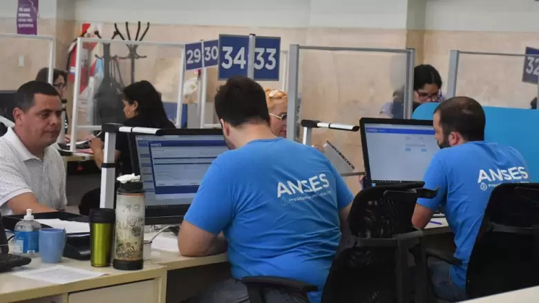 TRABAJADORES ANSES