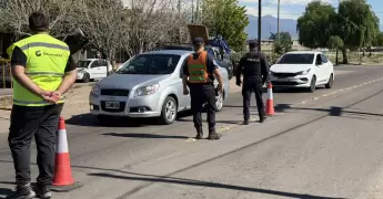 Adorni y su esposa