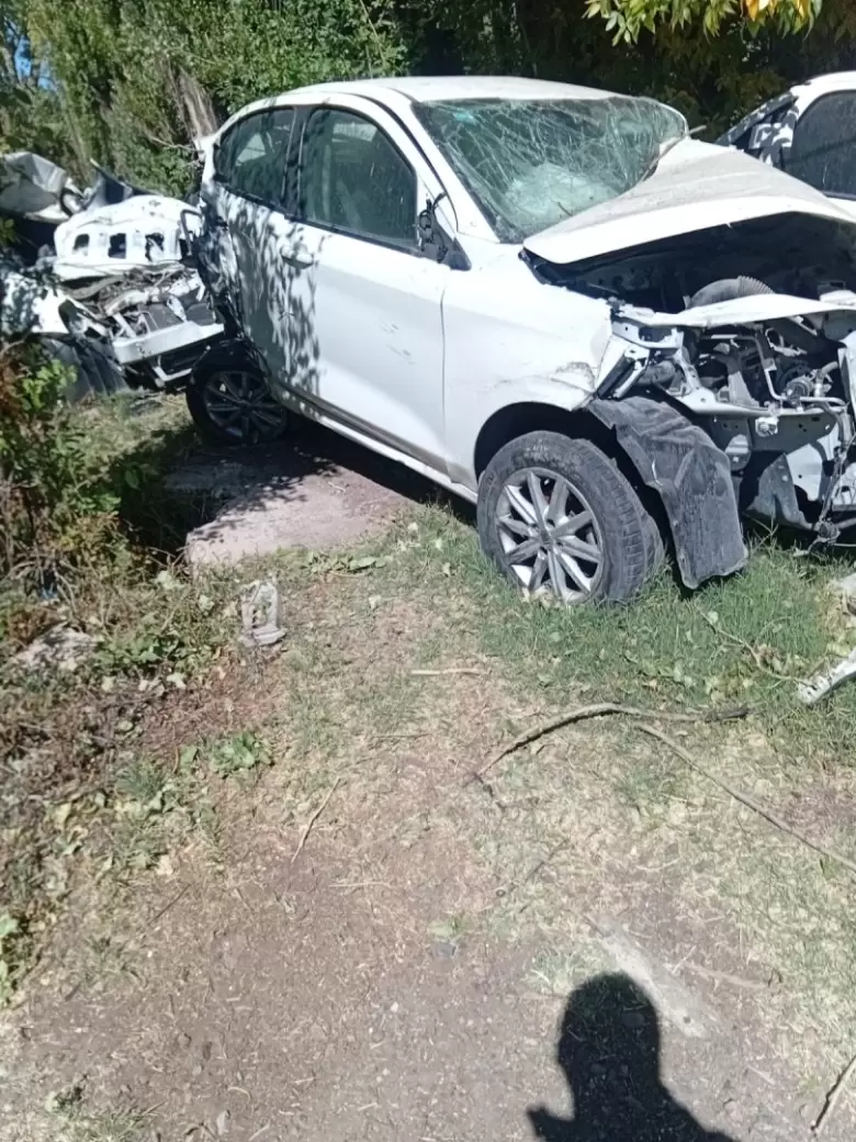 El auto al que le retiraron las cubiertas
