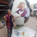 Entre el vino y las Pascuas: artistas pintaron huevos gigantes en un show cultural �nico