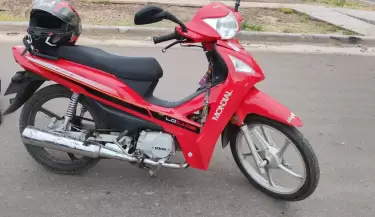 moto-roja-1200x834