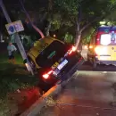 Robaron un taxi y lo chocaron contra un árbol en Godoy Cruz: dos detenidos