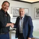 Alfredo Cornejo recibi� al nadador Gustavo Oriozabala, tras su hist�rica traves�a en el Nahuel Huapi