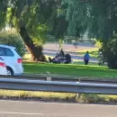 (Video) Impactante choque en el Acceso Sur: un motociclista herido y el tr�nsito totalmente cortado