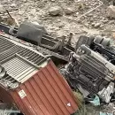(Video) Un cami�n volc� en la Curva de Guido, en la ruta 7, y el chofer se salv� de milagro