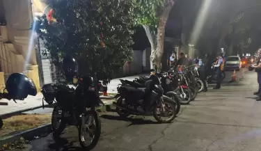 Motos
