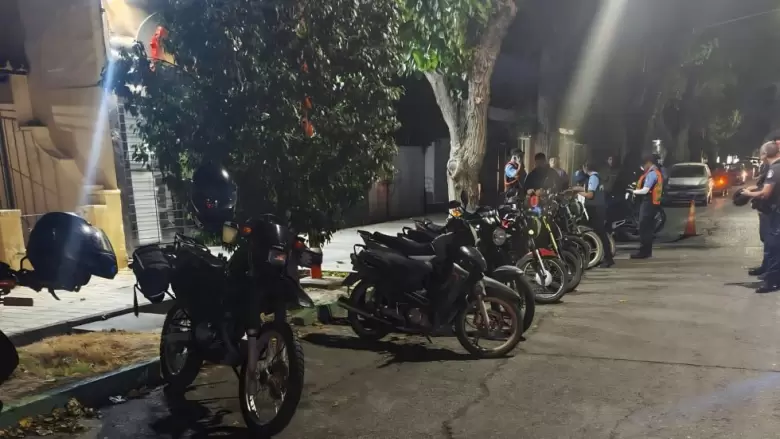 Motos