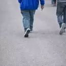 (Video) Preocupaci�n por un menor que caminaba por la calle con un arma de juguete