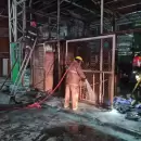 Un importante incendio afect� las instalaciones del Mercado Cooperativo del Este, en Guaymall�n