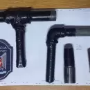 Hallaron droga y un arma tumbera escondida en un descampado de Maip�