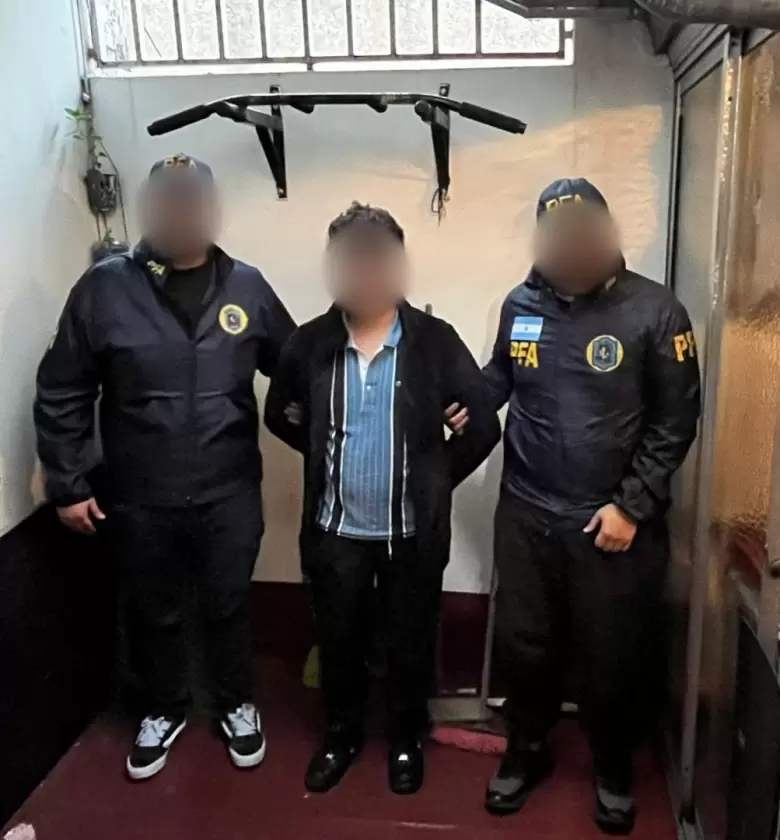 detenido por material de abuso infantil