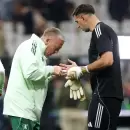 Se confirm� que Dibu Mart�nez sufri� una fractura: qu� pasar� con su debut en el Mundial