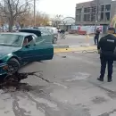 Violento accidente en San Rafael: un conductor se estrelló contra una baliza de hormigón