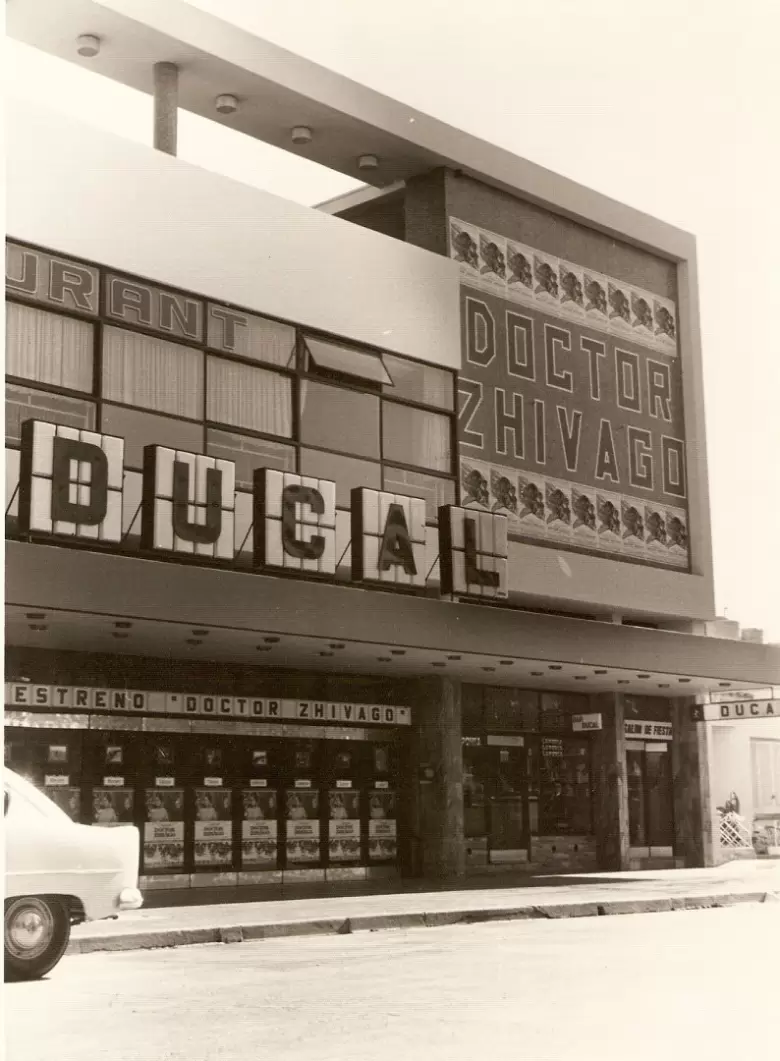 marquesina gran cine ducal de rivadavia