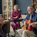 Ritmo y memoria: los beneficios de la musicoterapia en el entrenamiento mental de los adultos mayores