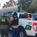 Iban en un micro, los interceptaron y expulsaron 188 c�psulas de coca�na en el Hospital Central