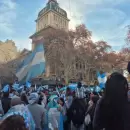 (Video) Una multitud de hinchas cop� el kil�metro cero luego de la �pica victoria ante Egipto