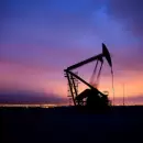 El petróleo se dispara y el Brent roza los US$100 por la escalada de violencia entre EE.UU. e Irán